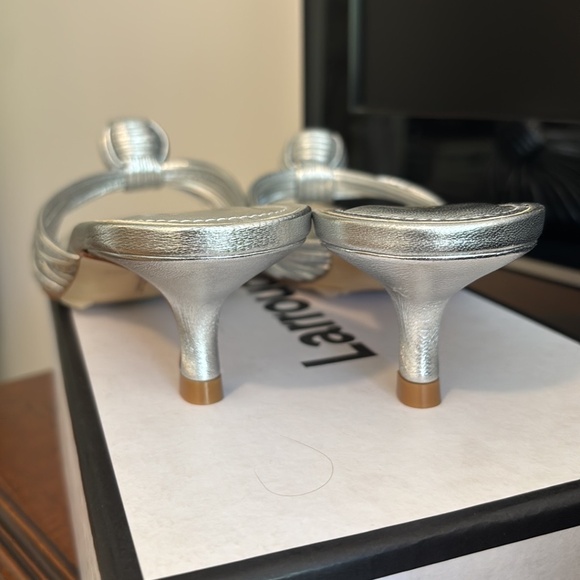 Larroude Valerie Sandal Silver size 7 NIB - Picture 3 of 9